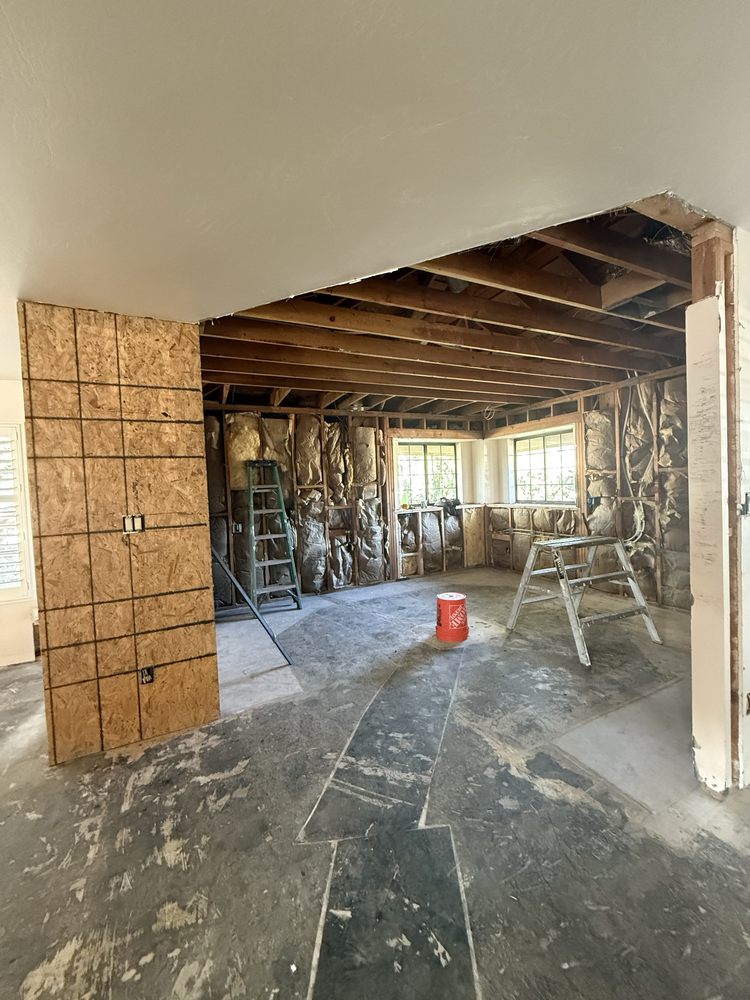 Metal and wood framing for a drywall build